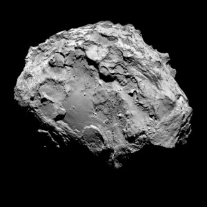 C'est à l'un des deux pôles de la comète Churyumov-Gerasimenko que l'on trouve l'un de ses paysages les moins accidentés. Un terrain d'atterrissage propice pour le module Philaé ? Photo ESA.