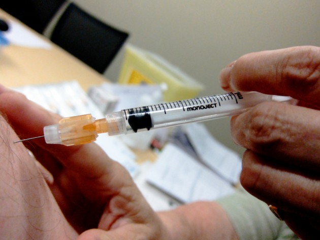 Un vaccin préventif contre Ebola dès 2015 ? (Ph.  Daniel Paquet via Flickr CC BY 2.0)