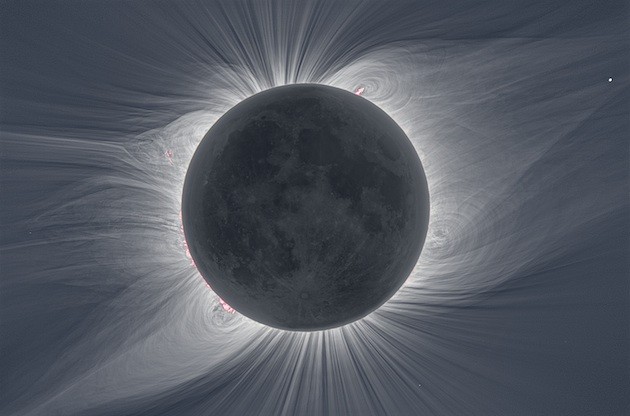 La couronne solaire telle qu'observée lors de l'éclipse totale de 2008. Autour du Soleil, la partie colorée est la chromosphère. / Ph. © Miroslav Druckmüller, Peter Aniol, Martin Dietzel, Vojtech Rušin