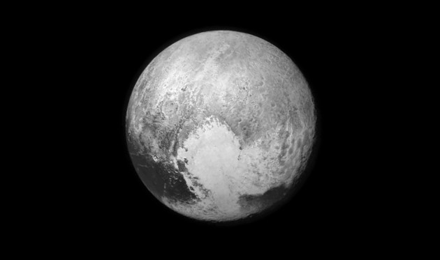 Voici Pluton... Cette image extraordinaire a été prise il y a 16 heures, à 766 000 kilomètres de distance, par la sonde New Horizons. Photo Nasa.