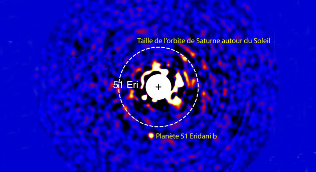 La planète géante 51 Eridani b, photographiée par le télescope Gemini South. L'étoile 51 Eridani est masquée par le coronographe du télescope. Photo NOAO.