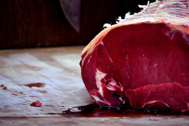 Lien entre la viande rouge et le cancer colorectal : est-ce une question de graisse, de cuisson ou de molécules aromatiques ? (Ph. Grillot via Flickr CC BY 2.0). 
