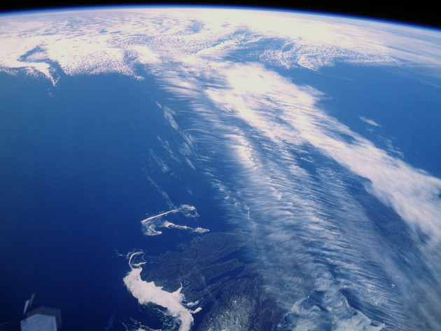 Vue du jet-stream de l'hémisphère Nord, au-dessus de l'île du Cap-Breton (Canada), depuis la navette spatiale (1991). Crédit : NASA. 