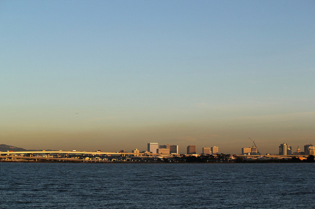 Les particules fines font partie des composantes les plus dangereuses de la pollution de l'air, visible ici à Oakland, en Californie. - Ph. Jose Camões Silva / Flickr / CC BY 2.0