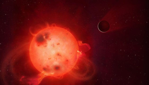 Kepler 438 b, lors de sa découverte début 2015, a été présentée comme un véritable "Eden", ou presque... Planète "sœur" de la notre, à peine plus grande que la Terre, avec une température permettant la présence d'eau liquide à sa surface, elle était une cible prometteuse pour les exobiologistes. C'était sans compter avec son étoile, une naine rouge sujette à des éruptions d'une puissance colossale. Dessin Warwick University.