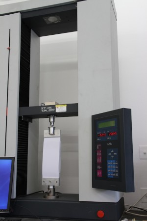 La machine de traction, utilisée en laboratoire pour mesurer la force de friction - Ph. © Frédéric Restagno et Christophe Poulard.