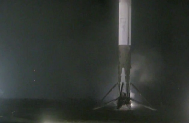 Atterrissage du lanceur de Space X - Ph. © SpaceX
