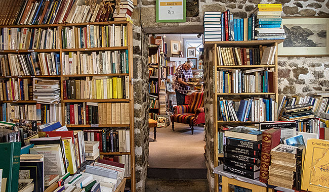 Dans la librairie de Patricia Pichot. © Maud Dupuy pour La Vie